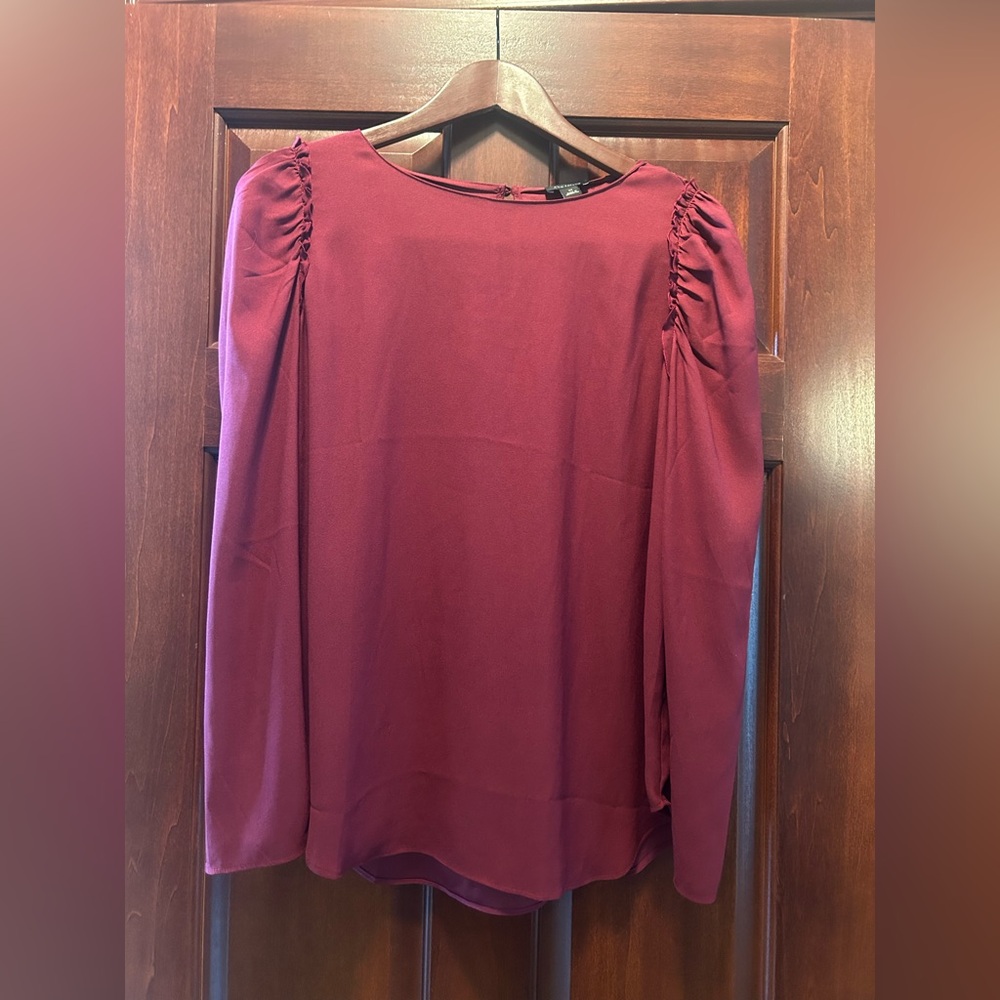 Ann Taylor size XS maroon long sleeve with keyhole details